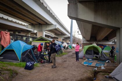 Houston Takes Action: Homeless Encampment Cleared as Part of John Whitmire’s Bold Initiative