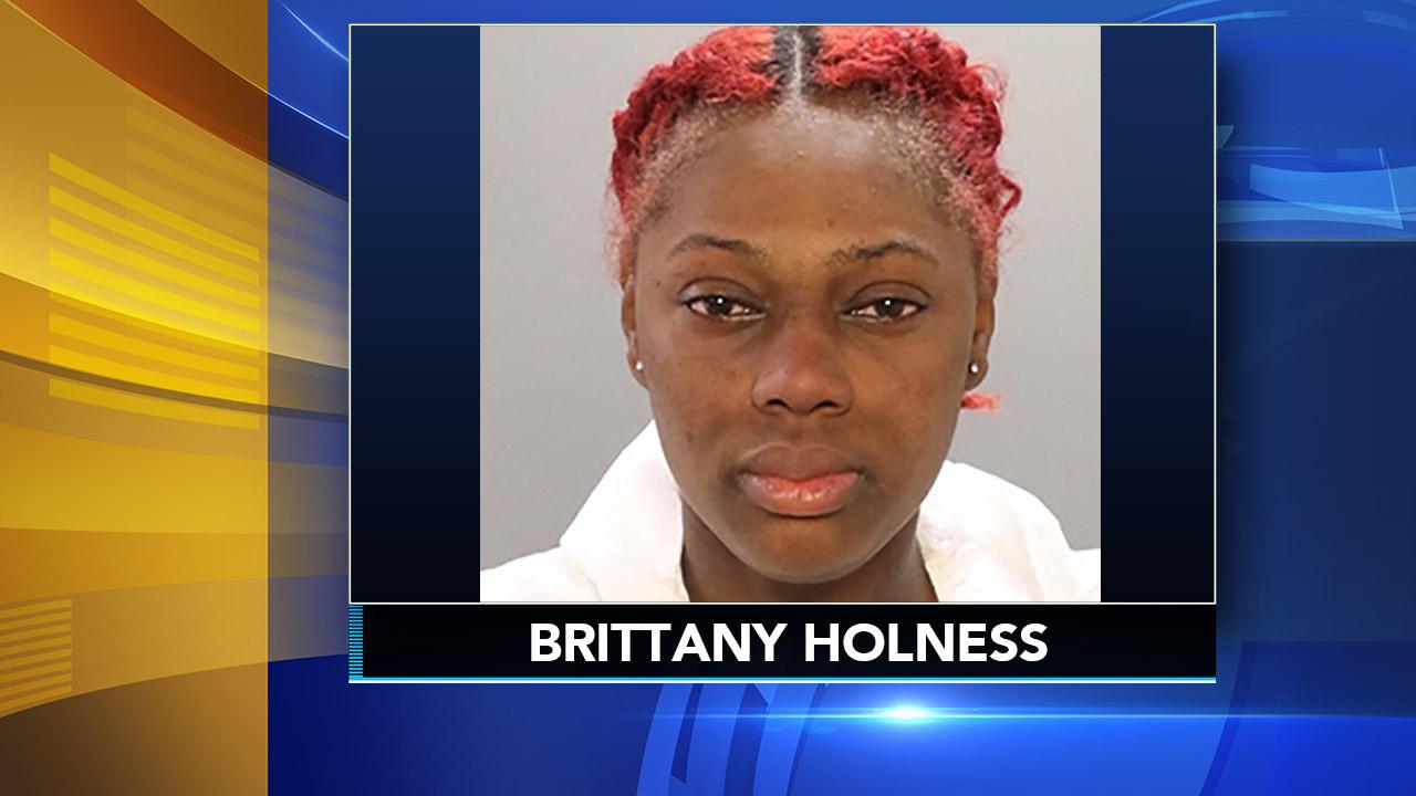 Two Women Stabbed in Separate Overnight Attacks Across Philadelphia, Police Report Two Women Stabbed in Separate Overnight Attacks Across Philadelphia, Police Report