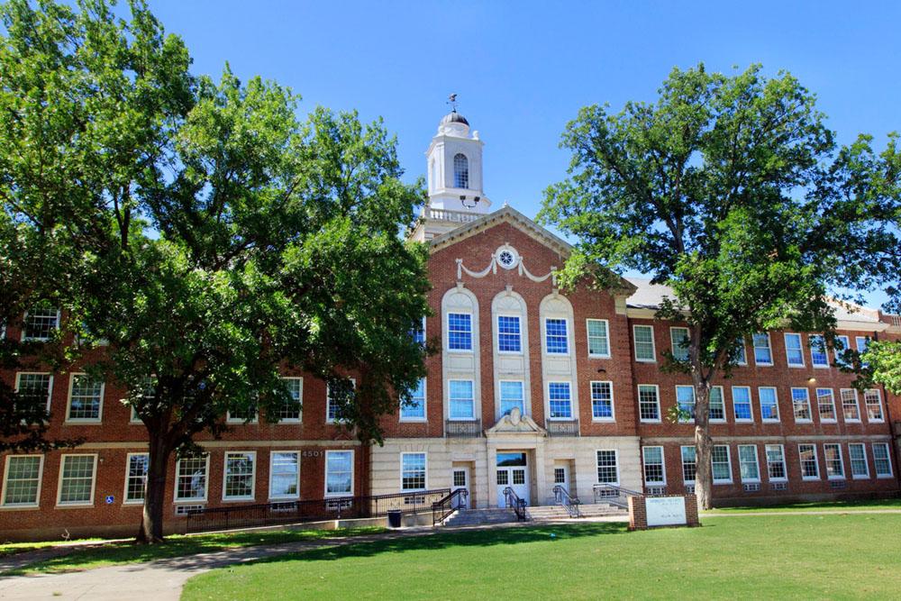 Fort Worth Schools on the Brink of State Takeover: Lessons from Houston ISD’s Experience Fort Worth Schools on the Brink of State Takeover: Lessons from Houston ISD’s Experience