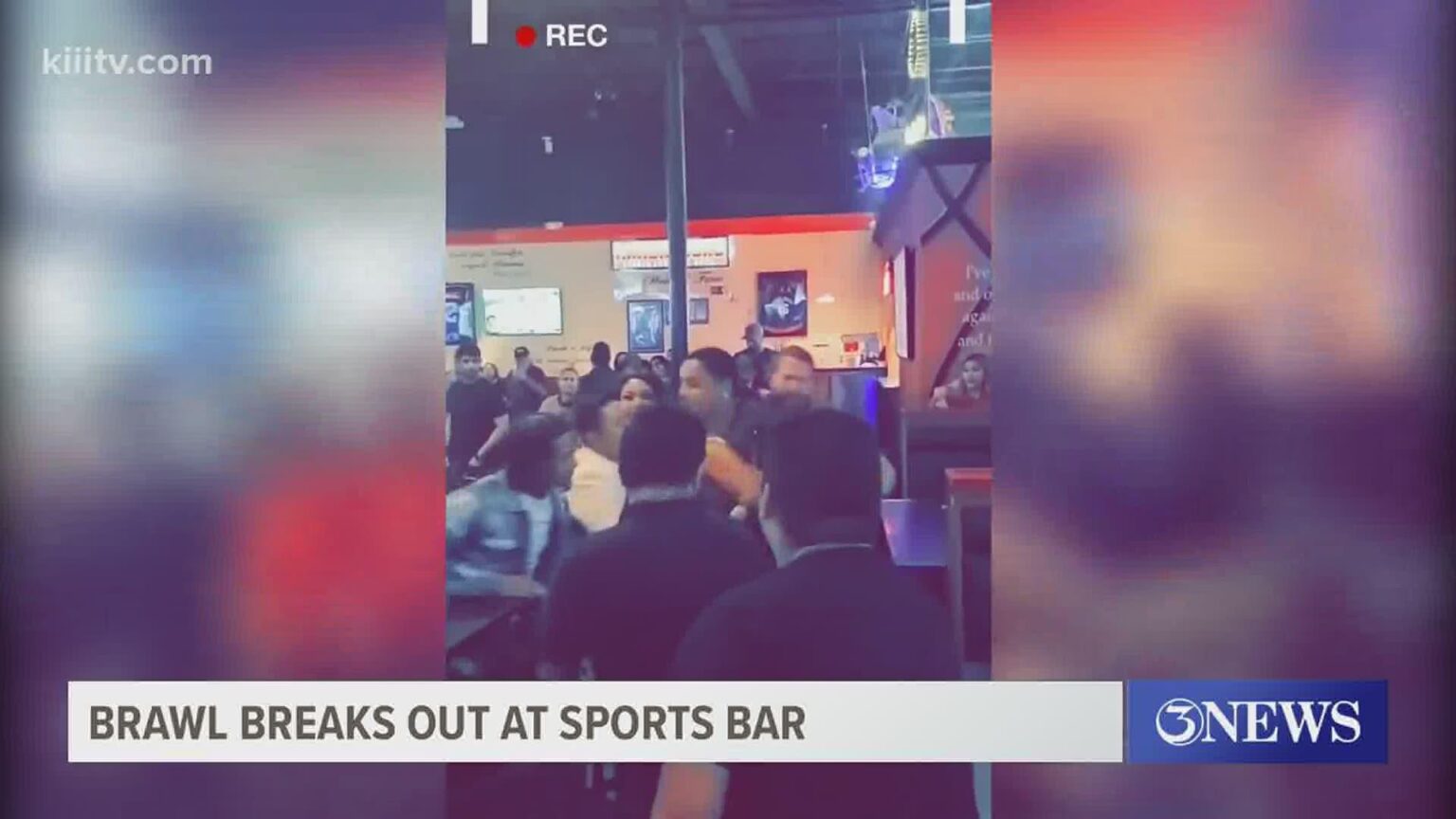 WATCH: Massive Brawl Erupts at Local Sports Bar – Shocking Footage Goes Viral WATCH: Massive Brawl Erupts at Local Sports Bar – Shocking Footage Goes Viral