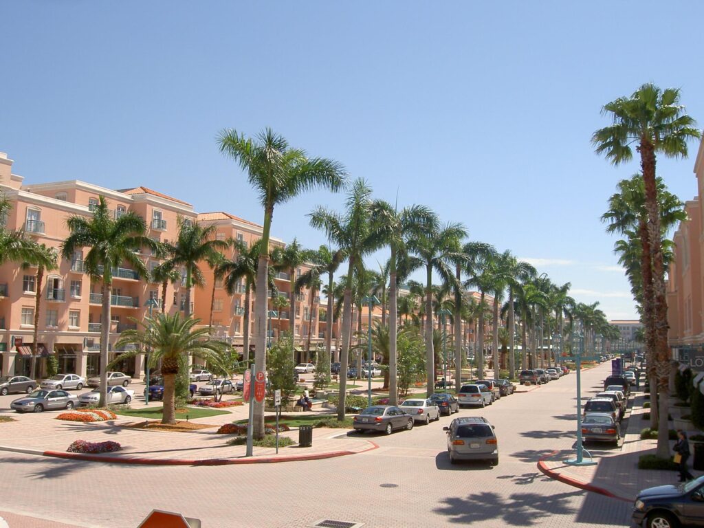 Cast Your Vote: Mizner Park Emerges as a Leading Favorite in the 10BEST Shopping Centers Contest!