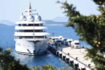 Court Halts US Effort to Seize Yacht Tied to Sanctioned Russian Oligarch