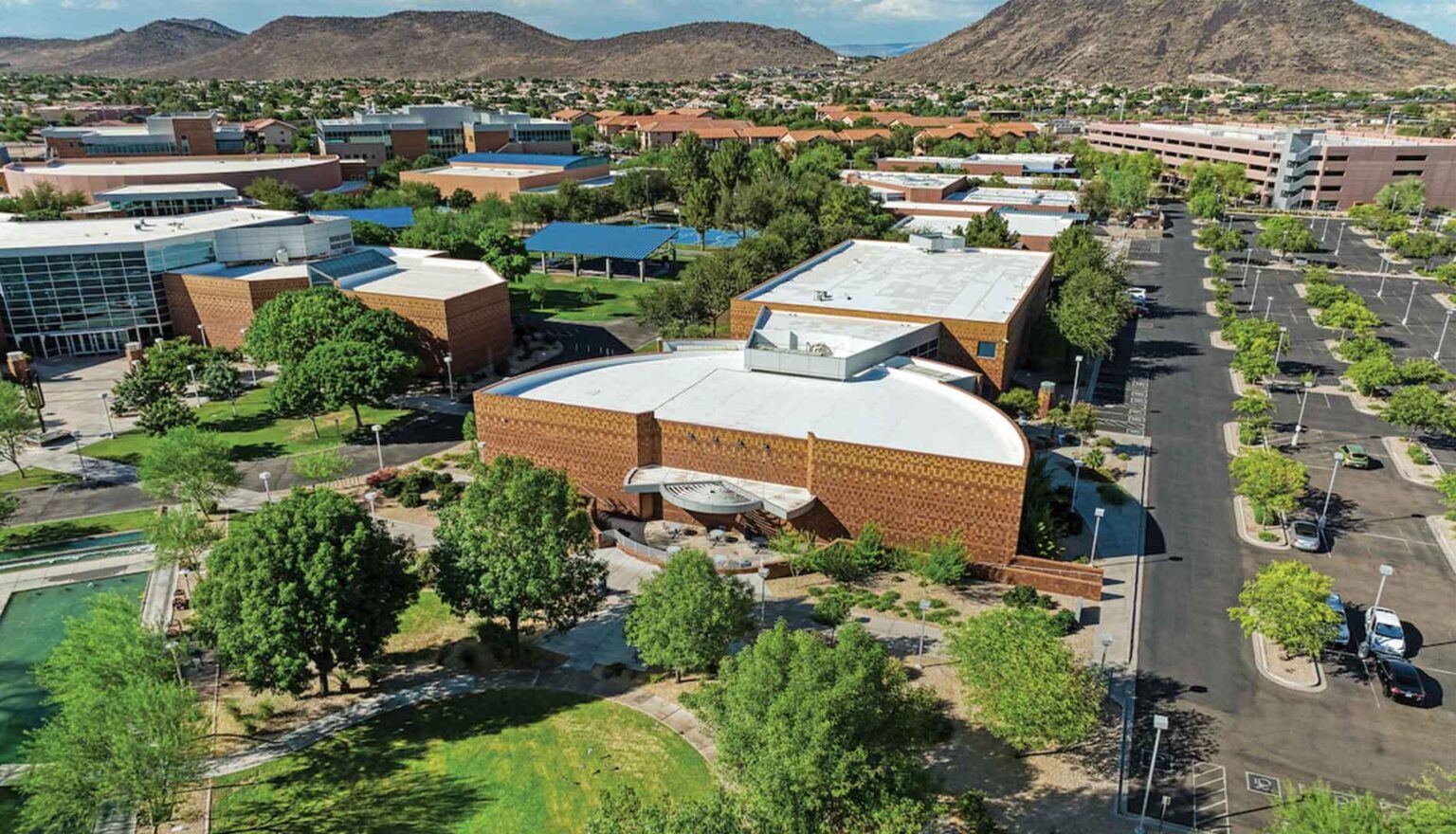 Explore the Vibrant and Dynamic Campus of Midwestern University in Glendale, AZ