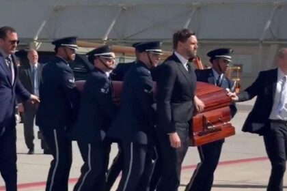 Vice President JD Vance Pays Tribute by Escorting Charlie Kirk’s Body to His Arizona Home