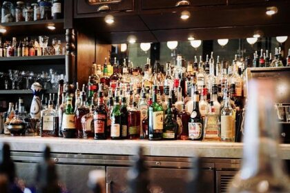 Devastating Blaze Destroys Molly’s Pub in Clear Lake, Leaving Community Heartbroken