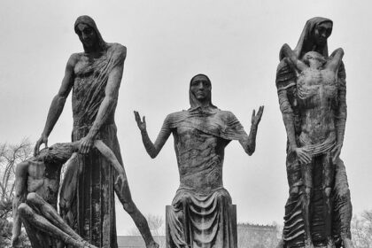 Beloved dinosaur statue in Philadelphia’s Manayunk neighborhood replaced after apparent vandalism – CBS News