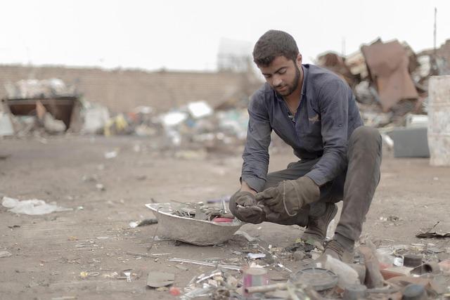 National groups are betting on blue-collar Democrats after Gluesenkamp Perez’s surprise success