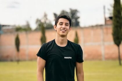 Hombre arrestado por acto indignante en el memorial de Charlie Kirk frente a la sede de Turning Point en Phoenix