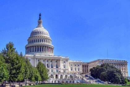 US Warns of Potential 20% Flight Cuts if Government Shutdown Drags On