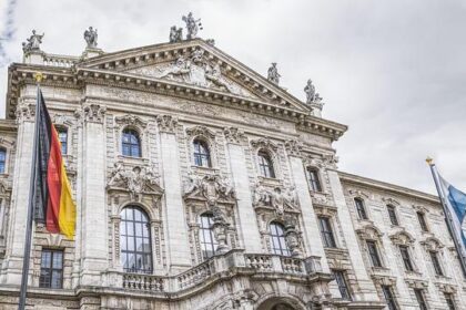 Federal Agents Use Tear Gas on Lakeview Crowd Protesting Immigration Raids, Videos Reveal