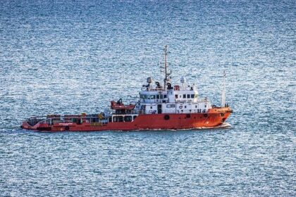 Coast Guard Rescue Swimmer Dies After Medical Evacuation Mission Turns Tragic Off Washington Coast