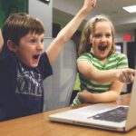 Some parents don’t want their kids to use tech at school. But districts are pushing back – AP News