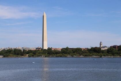 Why Washington’s Iconic Reflecting Pool Has Turned from ‘US Blue’ to Algae Green