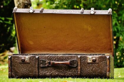 San Antonio Native and Military Spouse Detained in Panama Over Borrowed Suitcase
