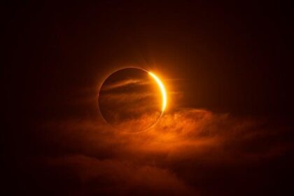 US Schools Split Over Embracing Solar Eclipse Teaching Opportunity Amid Safety Concerns